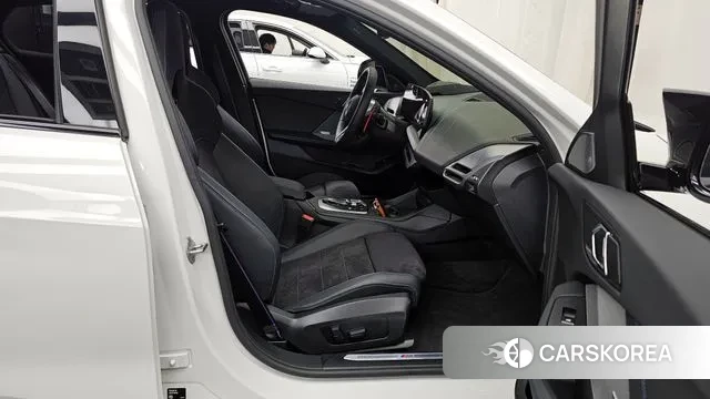 BMW 1 Series (F70) 2025 Белый из Кореи, фото 2