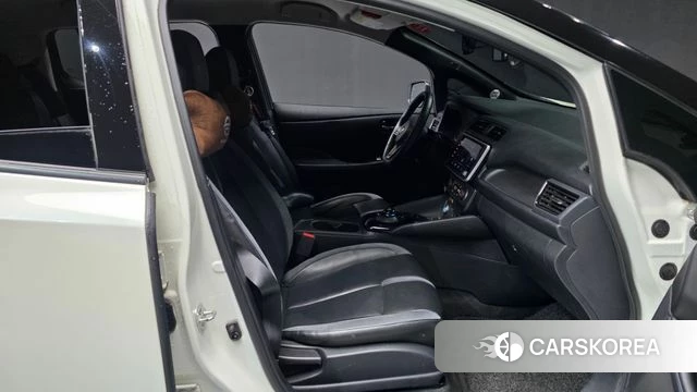 Nissan Leaf (ZE1) 2019 Белый из Кореи, фото 2