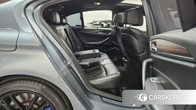 BMW 5 Series (G30) 2018 Светло-серебряный цвет из Кореи, фото 2