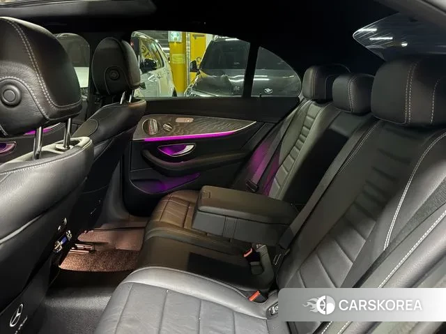 Mercedes-Benz E-Class W213 2023 Черный из Кореи, фото 2