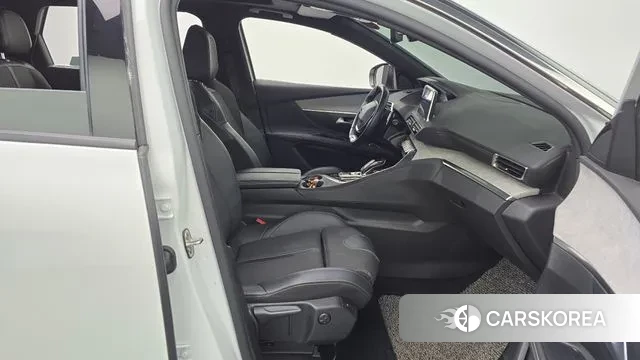 Peugeot 5008 second generation 2022 Белый из Кореи, фото 2