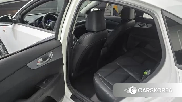 Kia The New K3 2nd generation 2021 Белый из Кореи, фото 2