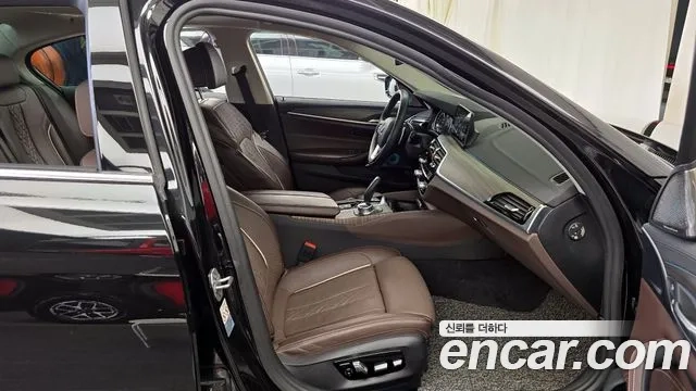 BMW 5 Series (G30) 2018 Черный из Кореи, фото 2