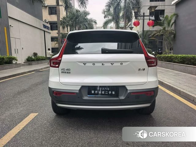 Volvo XC40 2024 Белый из Китая, фото 2