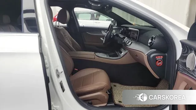 Mercedes-Benz E-Class W213 2022 Белый из Кореи, фото 2