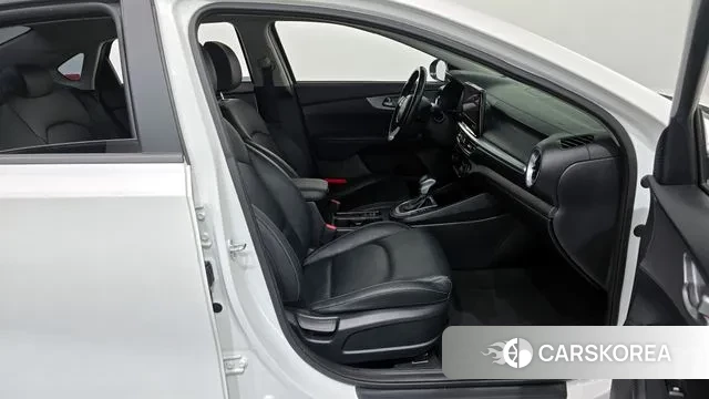 Kia The New K3 2nd generation 2021 Белый из Кореи, фото 2