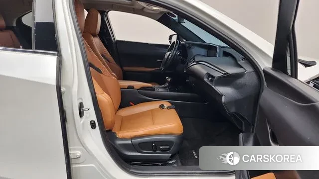 Lexus UX250h 2019 Белый из Кореи, фото 2