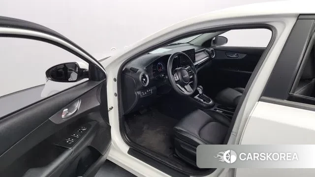 Kia The New K3 2nd generation 2021 Белый из Кореи, фото 2