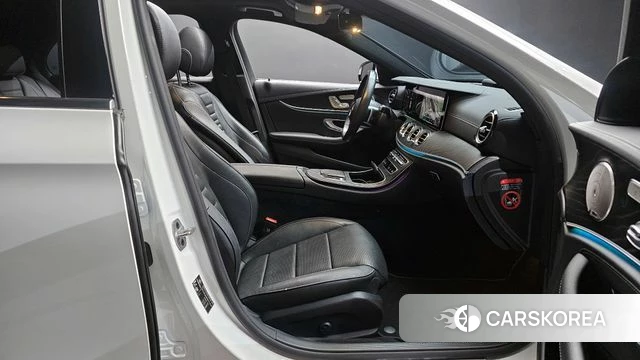 Mercedes-Benz E-Class W213 2023 Белый из Кореи, фото 2