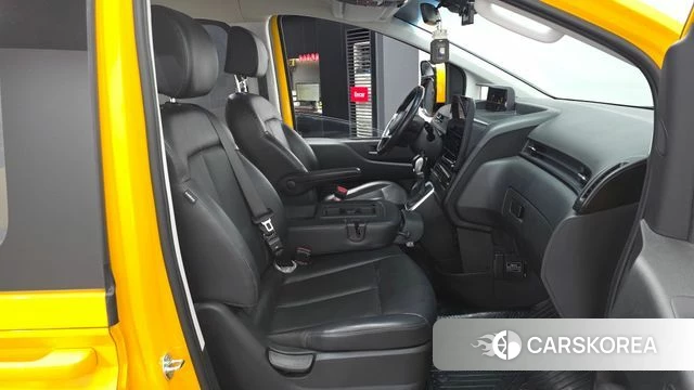 Hyundai Staria 2022 Желтый из Кореи, фото 2