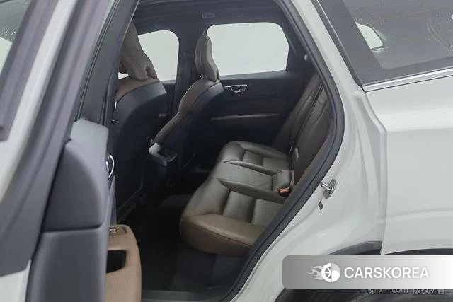 Volvo XC60 2021 Белый из Китая, фото 2