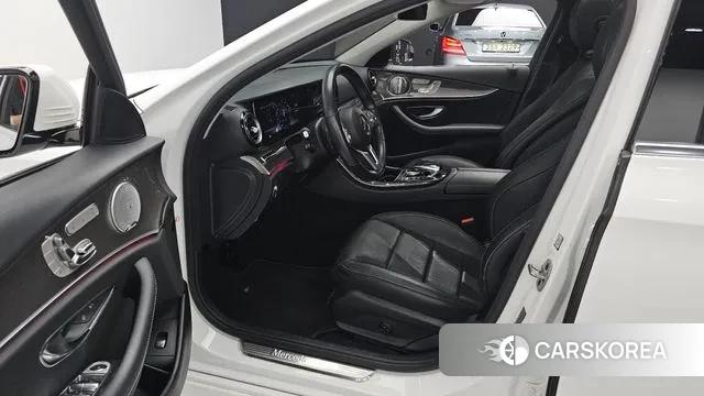 Mercedes-Benz E-Class W213 2020 Белый из Кореи, фото 2