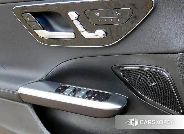 Mercedes-Benz C-Class W206 2024 Песочный из Кореи, фото 2