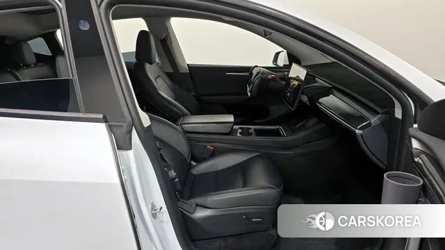 Tesla Model Y 2024 Белый из Кореи, фото 2