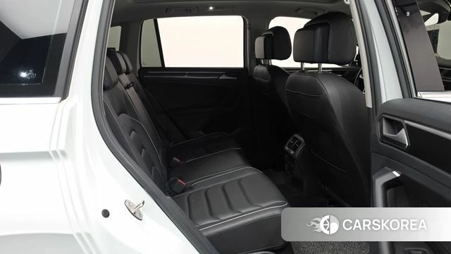 Volkswagen Tiguan second Generation 2023 Белый из Кореи, фото 2