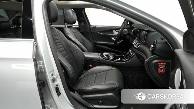 Mercedes-Benz E-Class W213 2018 Серебряный из Кореи, фото 2