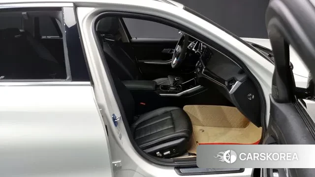 BMW 3 Series (G20) 2021 Белый из Кореи, фото 2