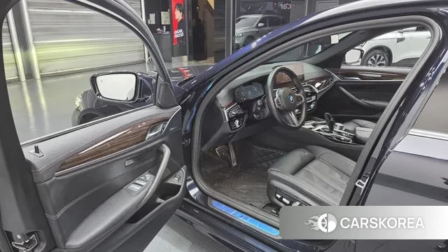 BMW 5 Series (G30) 2021 Черный из Кореи, фото 2