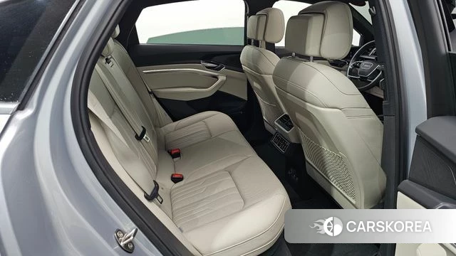 Audi e-Tron 2021 Серебристо-серый из Кореи, фото 2