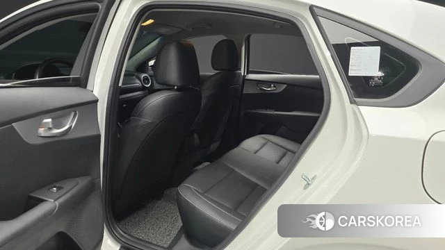 Kia The New K3 2nd generation 2022 Белый из Кореи, фото 2