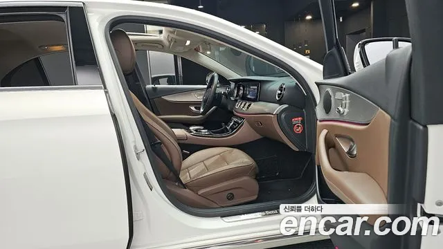 Mercedes-Benz E-Class W213 2018 Белый из Кореи, фото 2