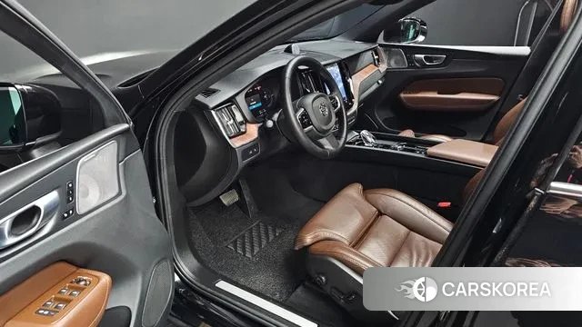 Volvo XC60 second Generation 2024 Черный из Кореи, фото 2