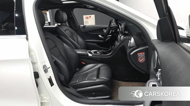 Mercedes-Benz C-Class W205 2018 Белый из Кореи, фото 2