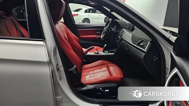 BMW 3 Series (F30) 2018 Белый из Кореи, фото 2