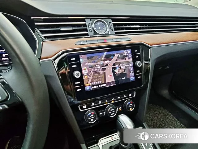 Volkswagen Passat GT (B8) 2018 Белый из Кореи, фото 2