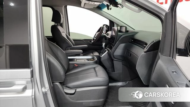 Hyundai Staria 2023 Серебряный из Кореи, фото 2