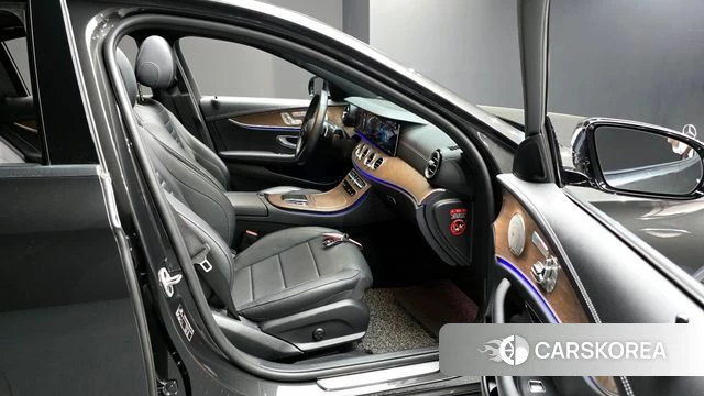 Mercedes-Benz E-Class W213 2021 Серый из Кореи, фото 2