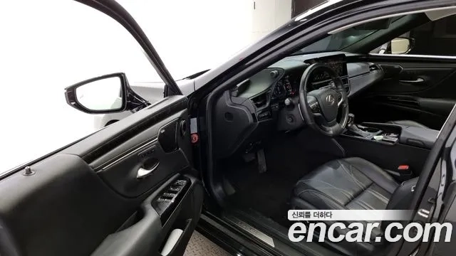 Lexus ES300h 7th generation 2023 Черный из Кореи, фото 2