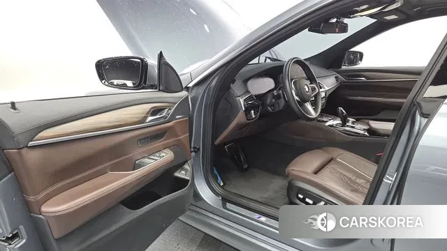 BMW 6 Series GT (G32) 2019 Светло-серебряный цвет из Кореи, фото 2