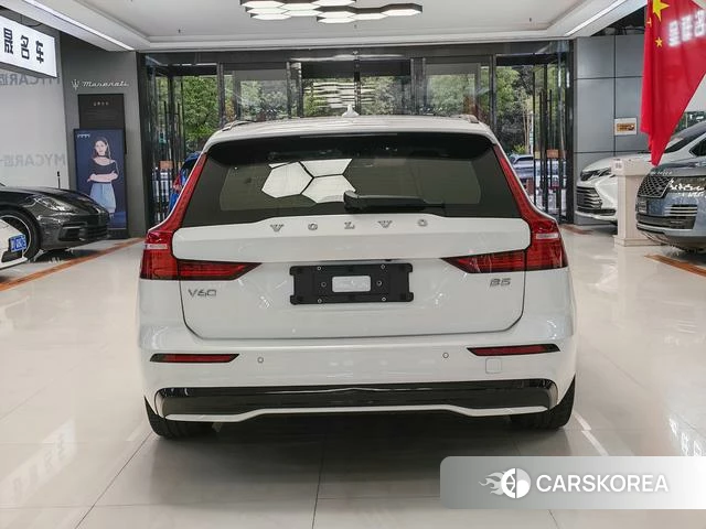 Volvo V60 2024 Белый из Китая, фото 2