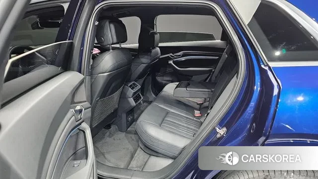 Audi e-Tron 2022 Синий из Кореи, фото 2