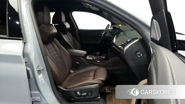 BMW X4 (G02) 2023 Серебристо-серый из Кореи, фото 2