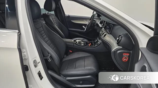 Mercedes-Benz E-Class W213 2018 Белый из Кореи, фото 2