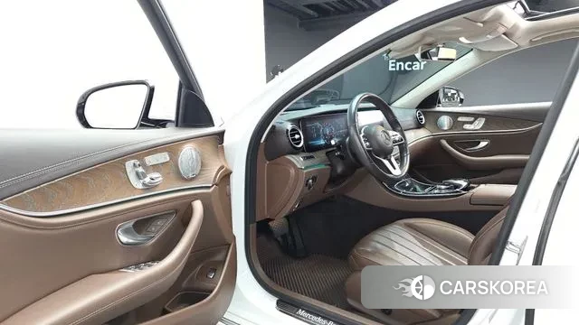 Mercedes-Benz E-Class W213 2019 Белый из Кореи, фото 2