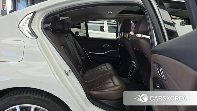 BMW 3 Series (G20) 2020 Белый из Кореи, фото 2