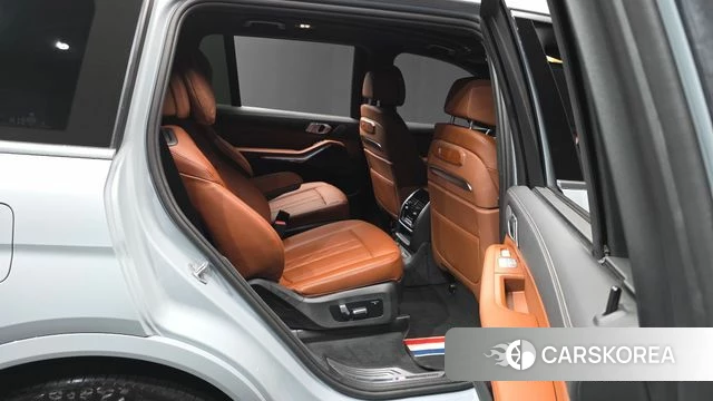 BMW X7 (G07) 2024 Цвет галактики из Кореи, фото 2