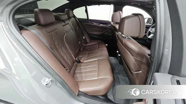 BMW 5 Series (G30) 2022 Серебристо-серый из Кореи, фото 2