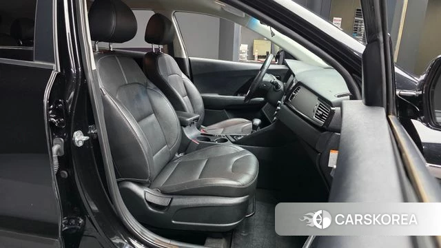 Kia Niro 2018 Черный из Кореи, фото 2