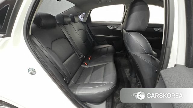 Kia The New K3 2nd generation 2023 Белый из Кореи, фото 2