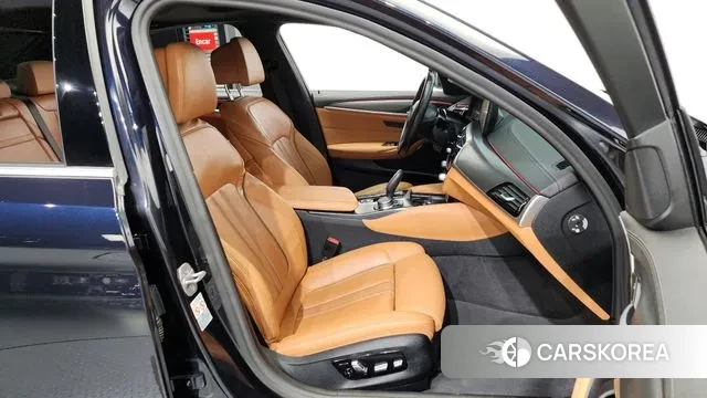 BMW 5 Series (G30) 2022 Черный из Кореи, фото 2