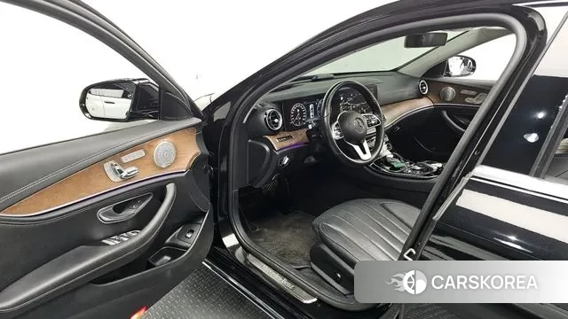 Mercedes-Benz E-Class W213 2020 Черный из Кореи, фото 2