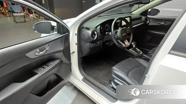 Kia The New K3 2nd generation 2021 Белый из Кореи, фото 2