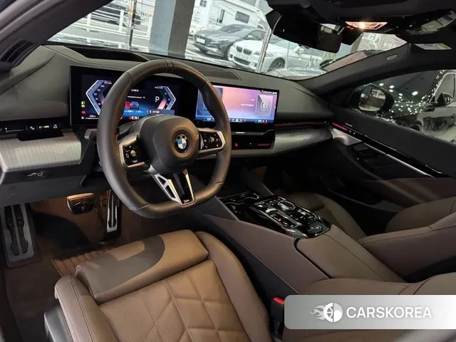 BMW 5 Series (G60) 2024 Серый из Кореи, фото 2