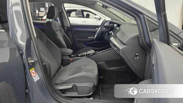 Volkswagen Golf 8th Generation 2024 Серый из Кореи, фото 2