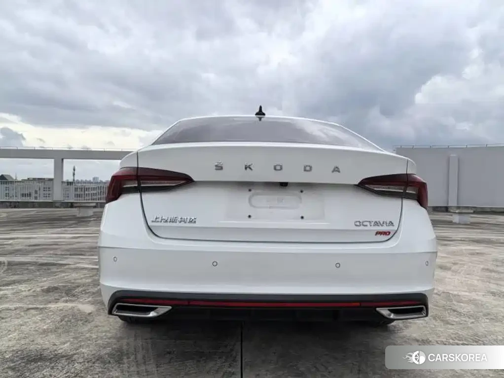 Skoda Octavia 2024 Белый из Китая, фото 2