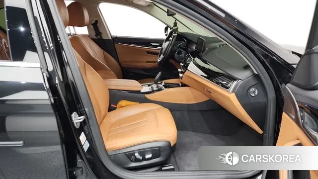 BMW 5 Series (G30) 2020 Черный из Кореи, фото 2